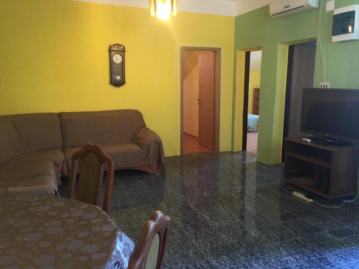 Apartment Lela Mali Losinj Exterior photo